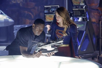 SUPERGIRL S01E05 How Does She Do It