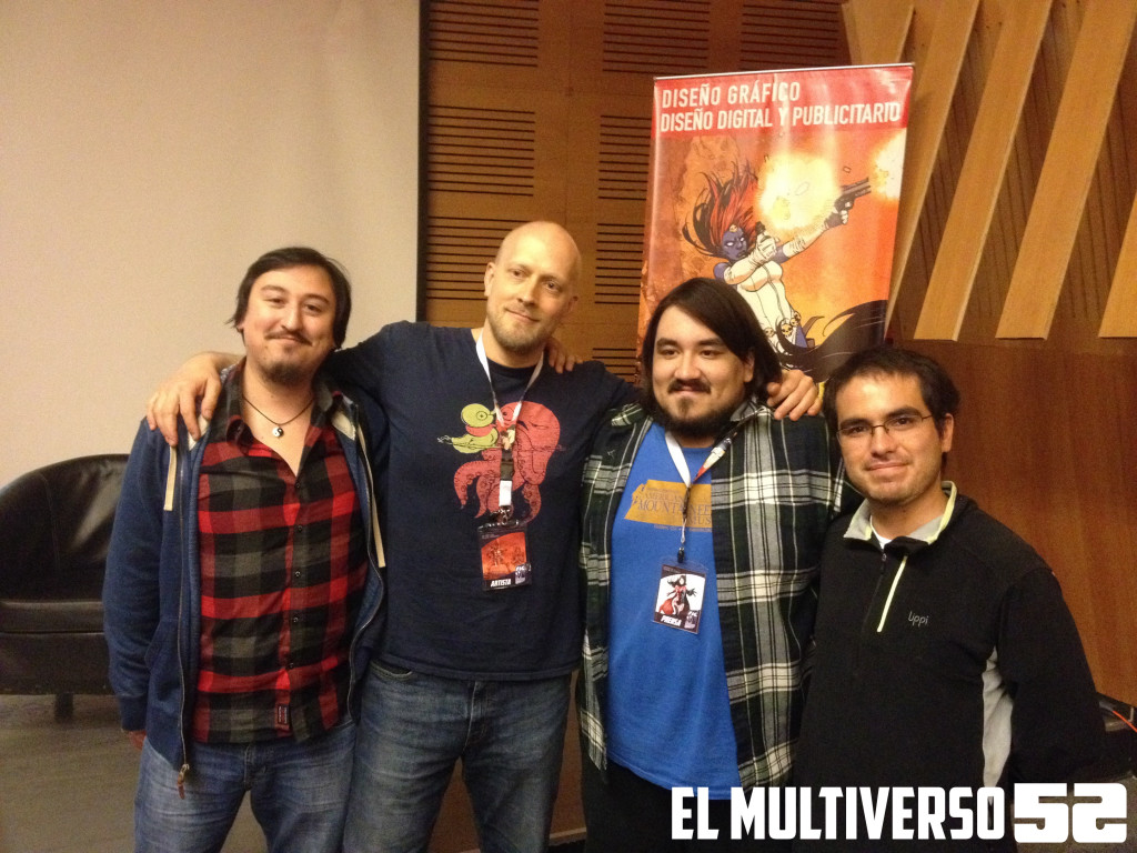 Zach Howard junto a los administradores de El Multiverso 52: Armstrong, Linken y Toripe