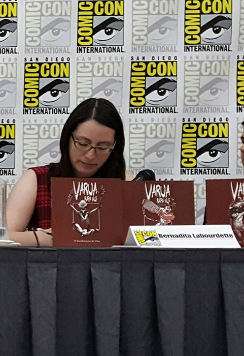 La autora, Bernardita Labourdette, en ComicCon San Diego, representando la escena nacional.